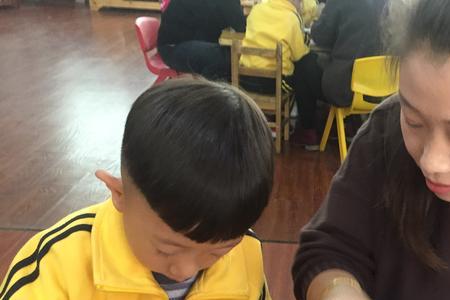 怎么通知家长完成豆子粘贴画