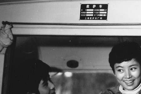 小街歌曲原唱男声是谁
