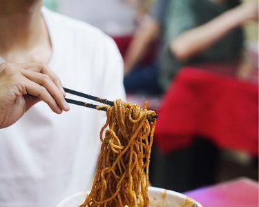 为什么要抓湖北人做热干面