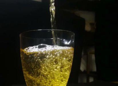 奶茶上有一层漂浮物能喝吗