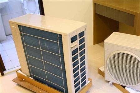 挂壁空调下方放置冰箱可以吗