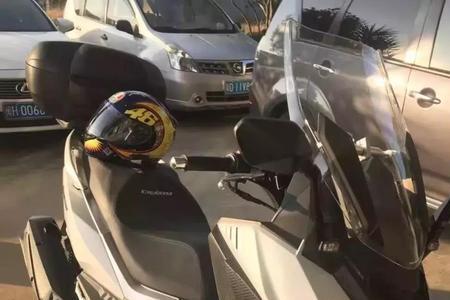 踏板摩托和跨骑摩托哪个舒服