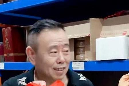 潘长江旁边的女主播叫什么