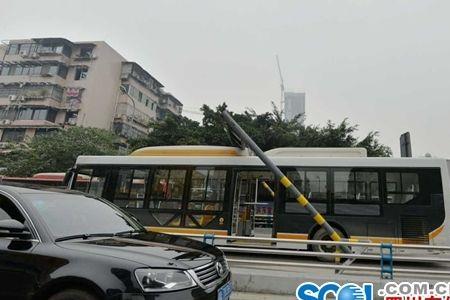公交车不让带泡泡杆吗