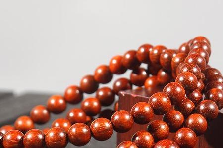 男人戴手串标准应该穿多少克