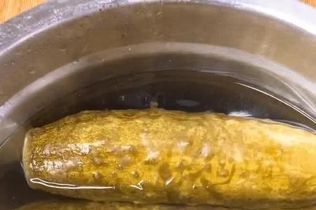 腌黄瓜变酸能吃么