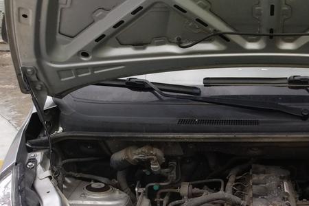五菱荣光S面包车1.2发动机多少钱1台