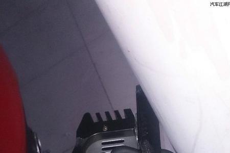 低音炮功放接两条信号会小声