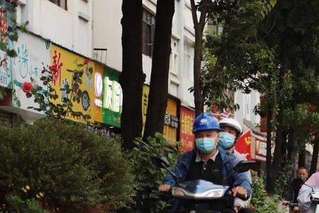 滴滴电动车头盔怎么拿