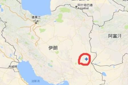 东经110度与北纬31度是什么山脉