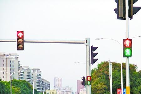 只有一个圆灯的红绿灯路口