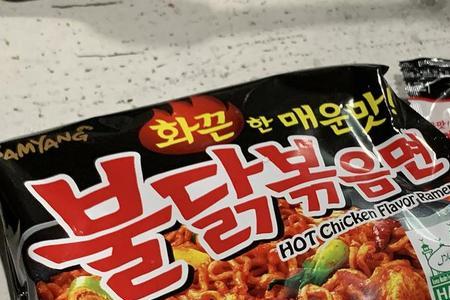 红色包装火鸡面和黑色区别