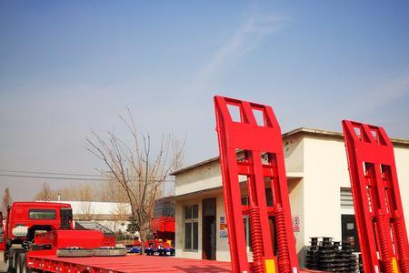13米平板拉小车的车叫什么名字