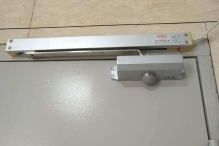 子母防火门闭门器怎么安装