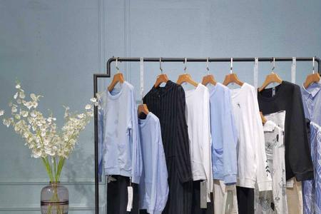 一人站着的服装品牌是什么意思