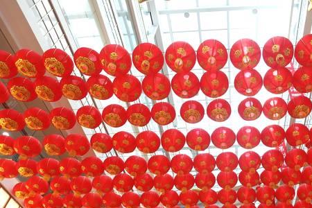 楼层6米高灯笼怎么挂上去