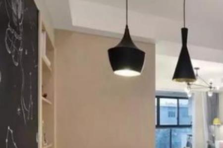 入户门跟餐边柜离多少合适