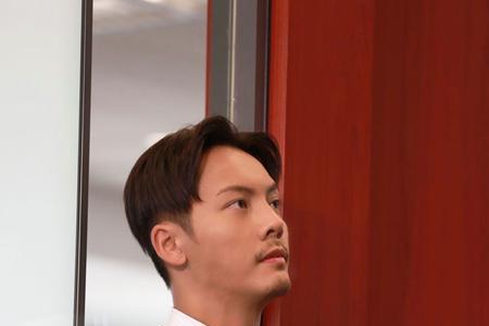 橙红年代刘子光和谁在一起