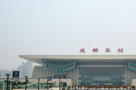 成都东站哪条街有耍的