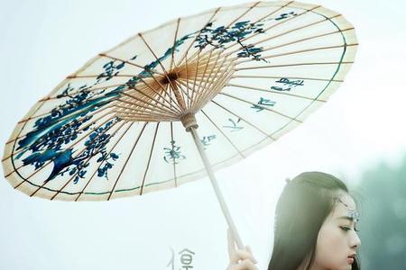是依楼听雨还是倚栏听雨