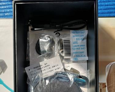 bose蓝牙耳机闪着红光