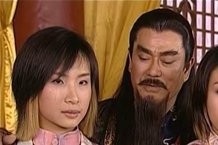 雄霸姓什么