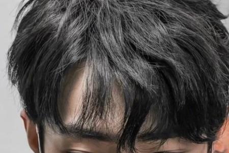 40岁戴眼镜男人发型哪种好看