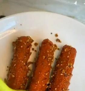 自灌的香肠可以用木炭烤吗