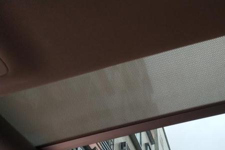 奥迪a6后挡风玻璃遮阳帘怎么关掉