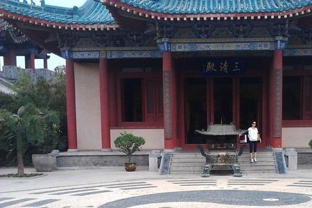 八卦楼位于济南什么地方