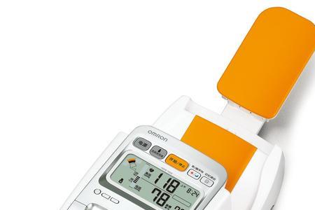 omron电子血压计有电源充电器没