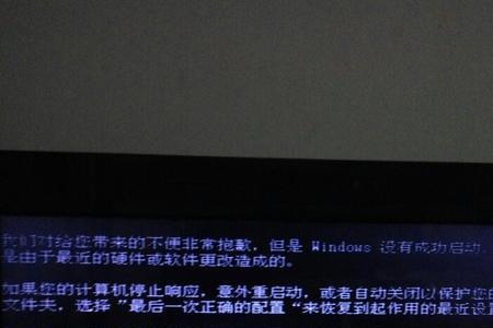 电脑屏幕摸着有电
