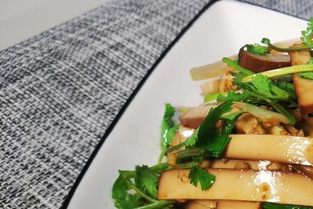 为什么炒鸡蛋干会炸