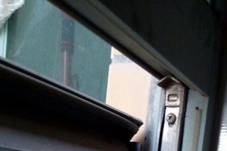 怎么在窗户上切个正方形玻璃