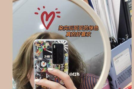 泡泡染发剂脱色是什么颜色的