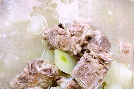 冬瓜排骨汤排骨要油煎吗