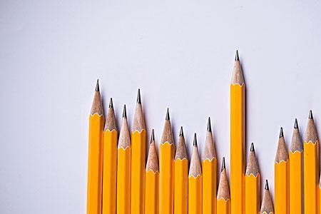 铅笔由深到浅排列是这样的