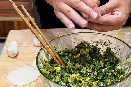 芹菜馅饺子加什么菜搭配