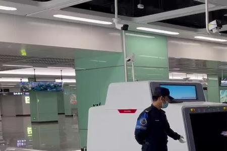 深圳地铁过安检过程