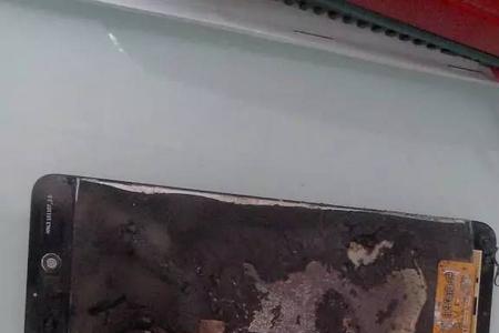 充电线与手机连接处冒烟