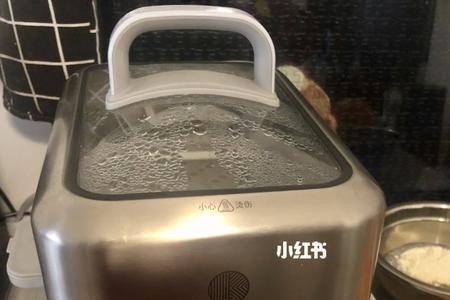 北鼎蒸炖锅水怎么倒