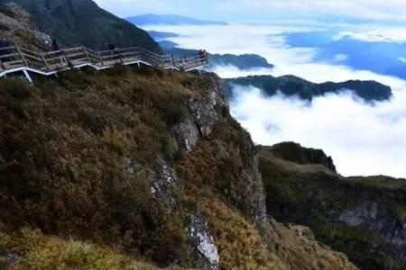 昭通最高山峰