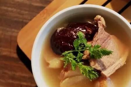瘦肉炖汤放什么比较好