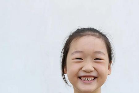 多想看看你的笑脸原唱