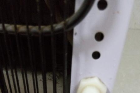 饮水机从进气孔漏水是什么原因