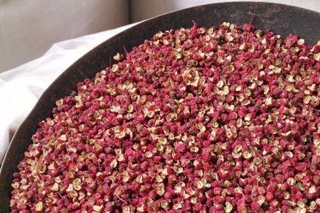 白花椒和红花椒有什么区别