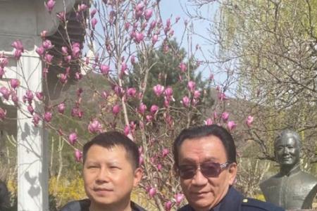侯耀文和侯耀华谁地位高