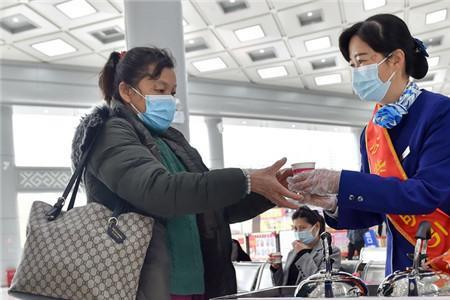 送人可以进候车厅吗