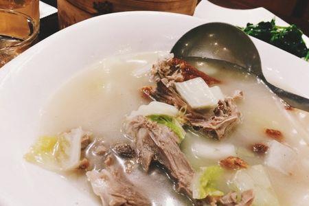 烤鸭店鸭架汤为啥白色