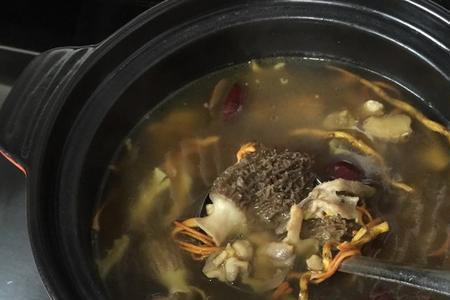 猪骨猪肚羊肚菌汤做法